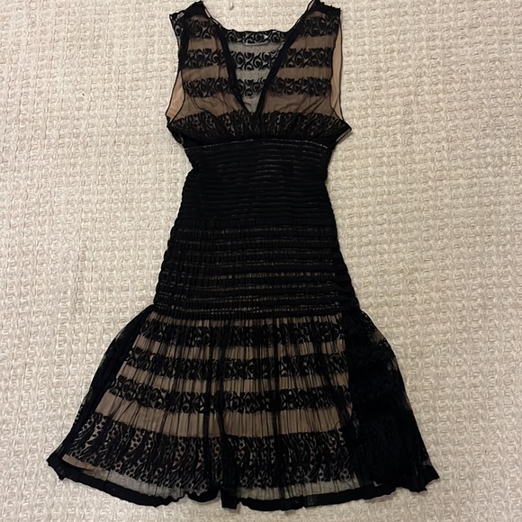 Max Studio Lace Dress Size Small - Picture 2 of 6
